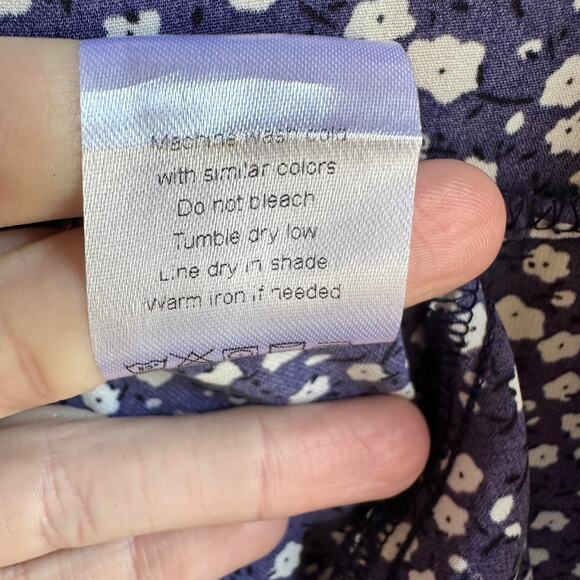 Navy Blue White Floral Mini Romper Dress Adjustable Straps
Women’s medium - Picture 8 of 8